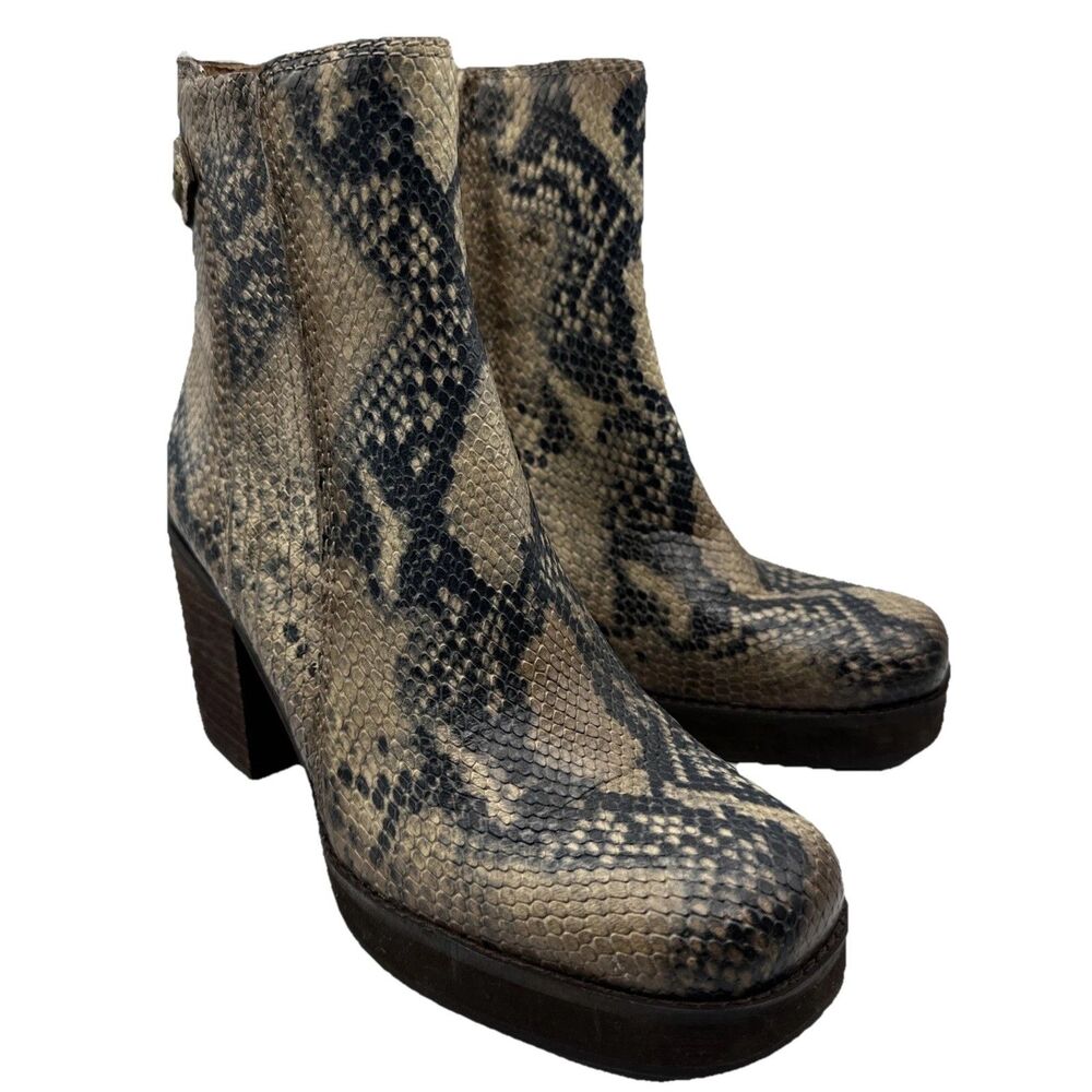 NEW Zodiac Phoenix Snake Embossed Leather Ankle Boots Size 7 1/2 Tan Brown